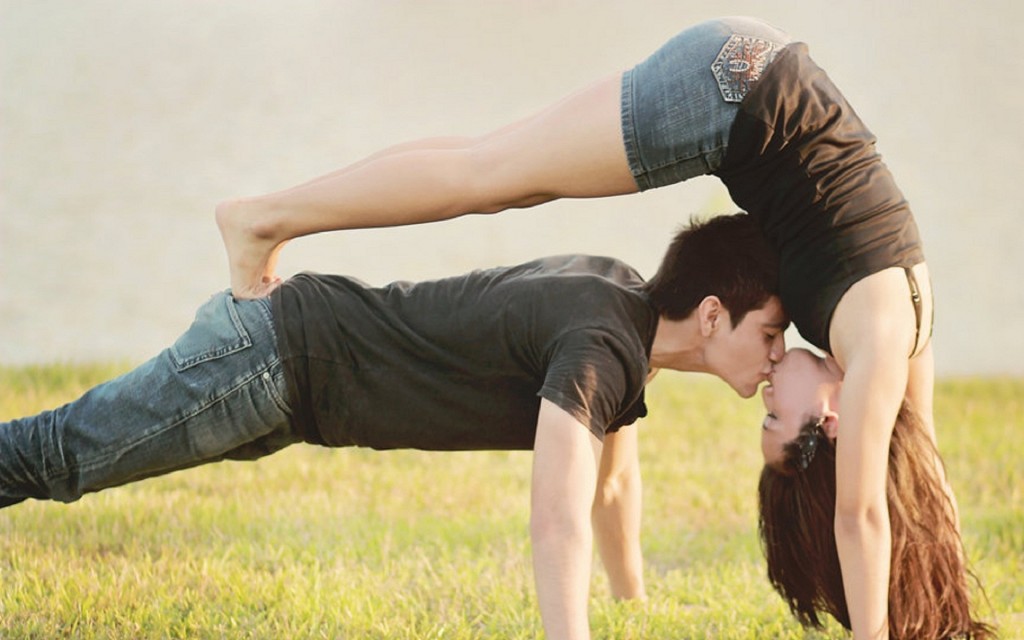 Awesome-kiss-of-romantic-couple-marvelous